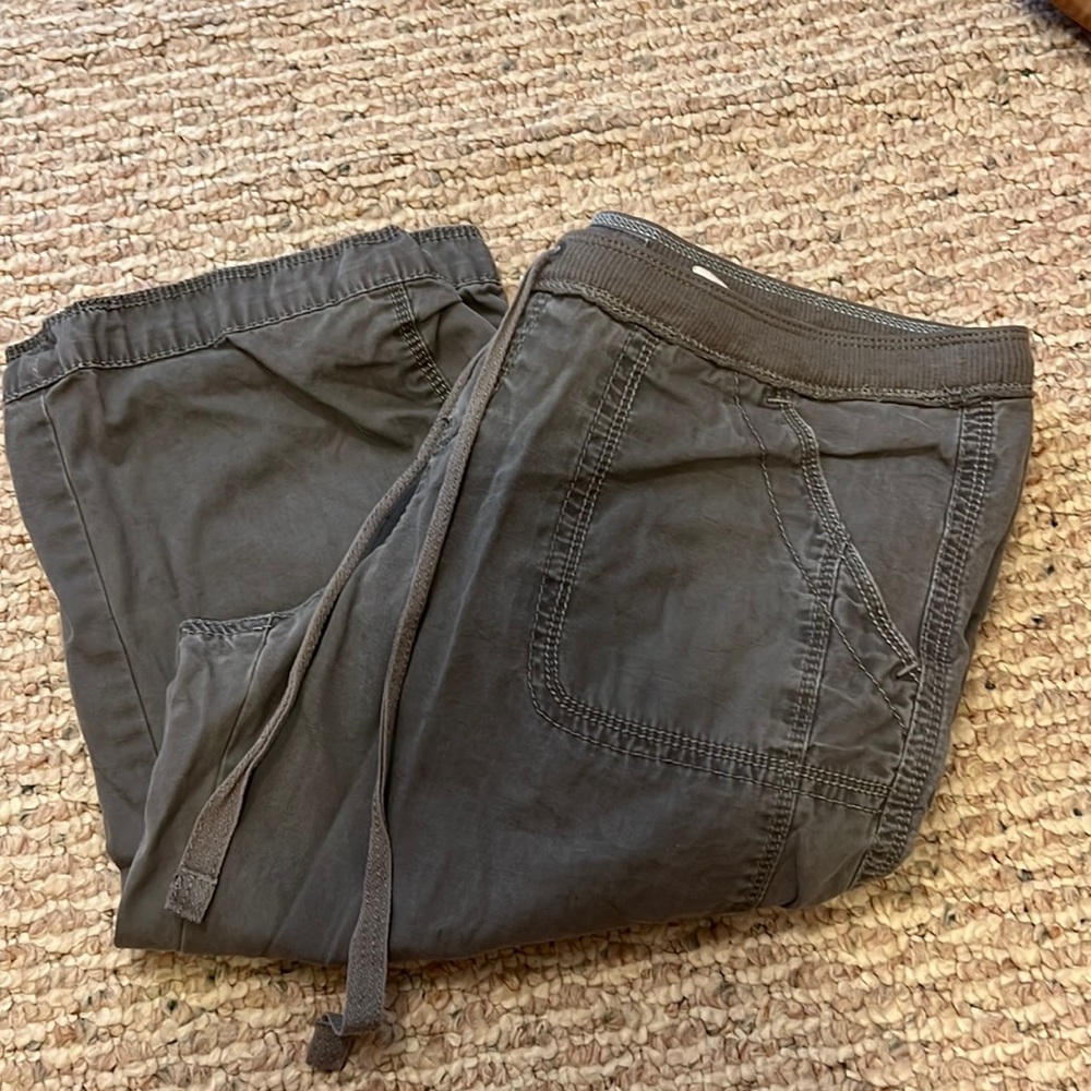 gray shorts